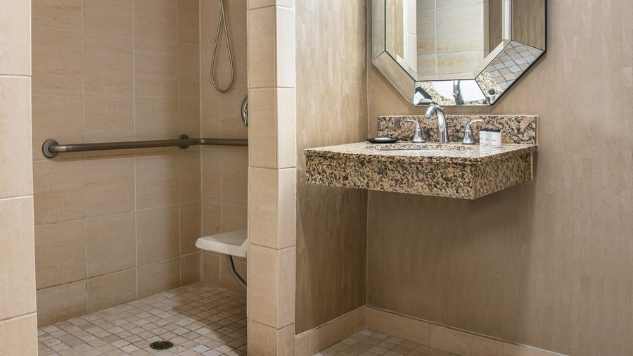 Sheraton San Diego Resort — Bathroom