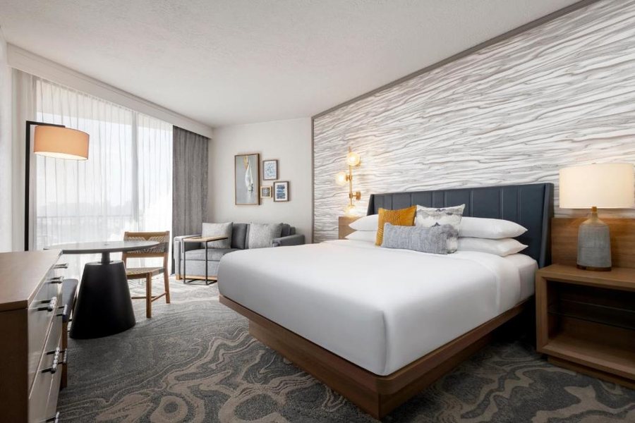 Sheraton San Diego Resort — Guest room