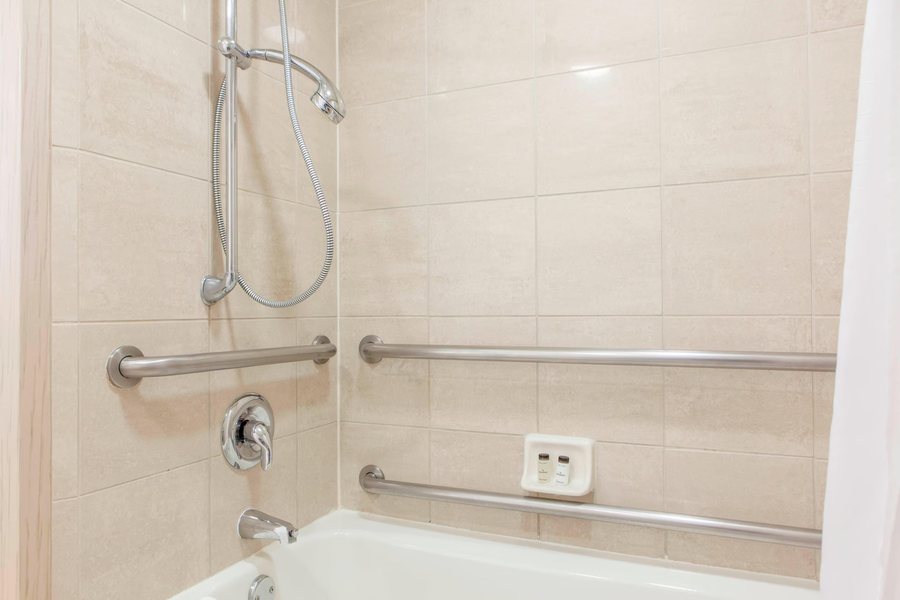 Sheraton Sonoma Wine Country Petaluma — Bathroom