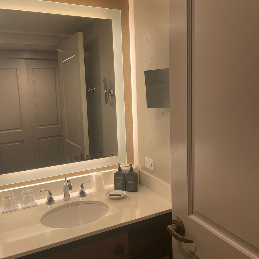 Sheraton Steamboat Resort Villas — Bathroom