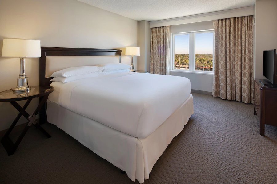 Sheraton Suites Fort Lauderdale West — Guest room