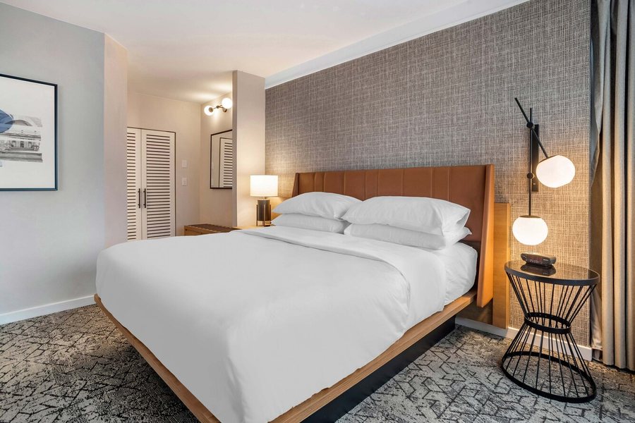 Sheraton Suites Wilmington Downtown — Guest room