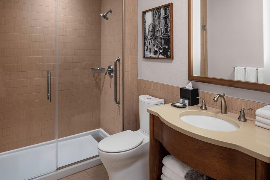 Sheraton Tribeca New York Hotel — Bathroom
