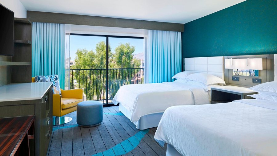 Sheraton Tucson Hotel Suites — Guest room