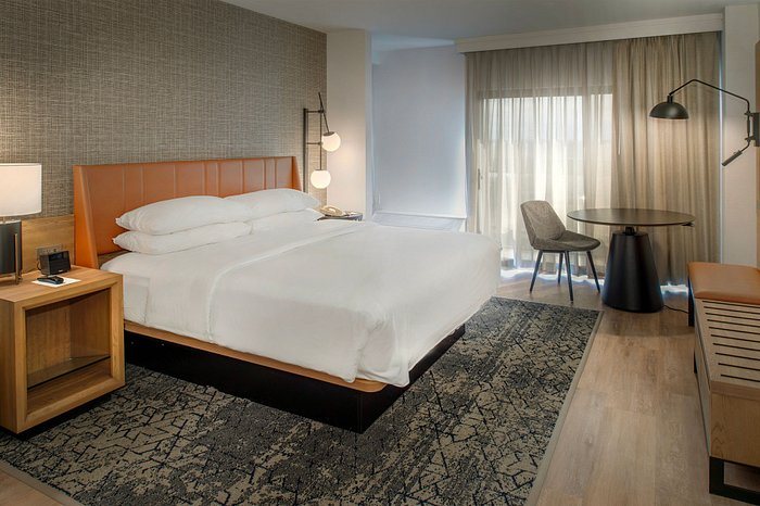 Sheraton Westport Plaza Hotel St Louis — Guest room