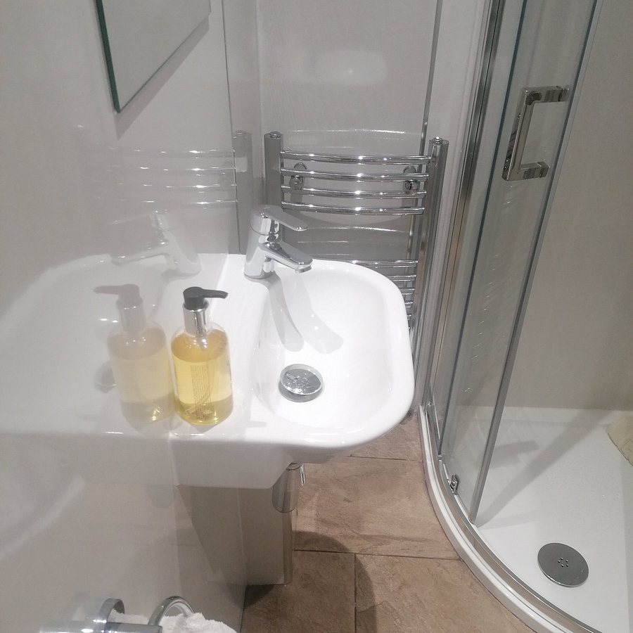 Sheridan Guest House — Bathroom