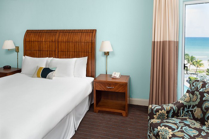 Sherry Frontenac Oceanfront Hotel — Guest room
