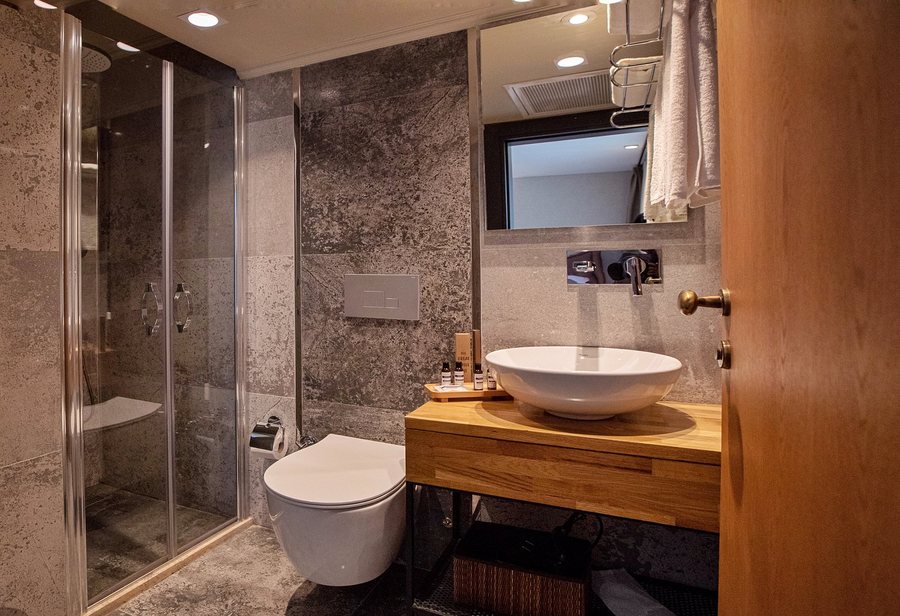 Sherry Suites Karakoy Istanbul — Bathroom