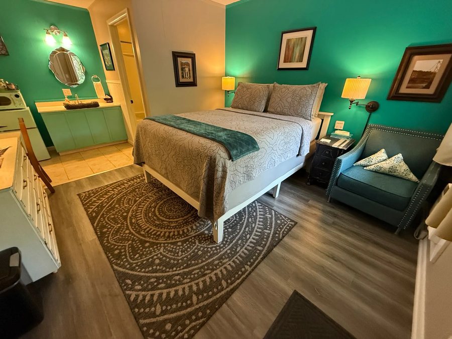 Sherwood Court — Guest room