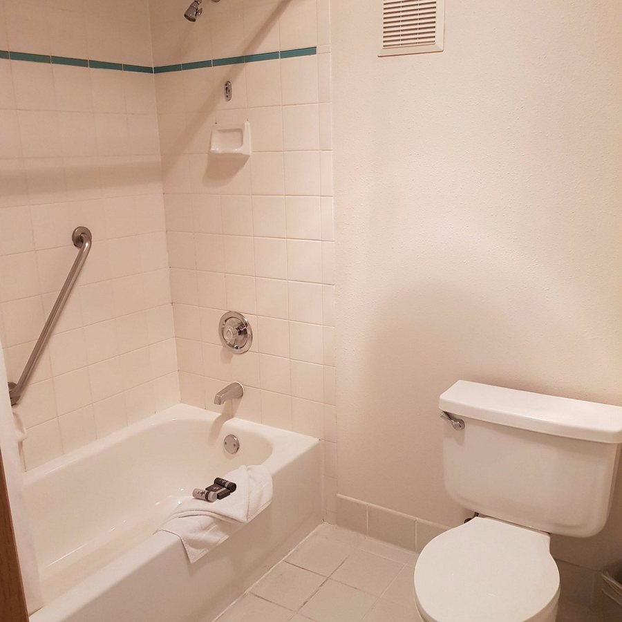 Shilo Inns Mammoth Lakes — Bathroom