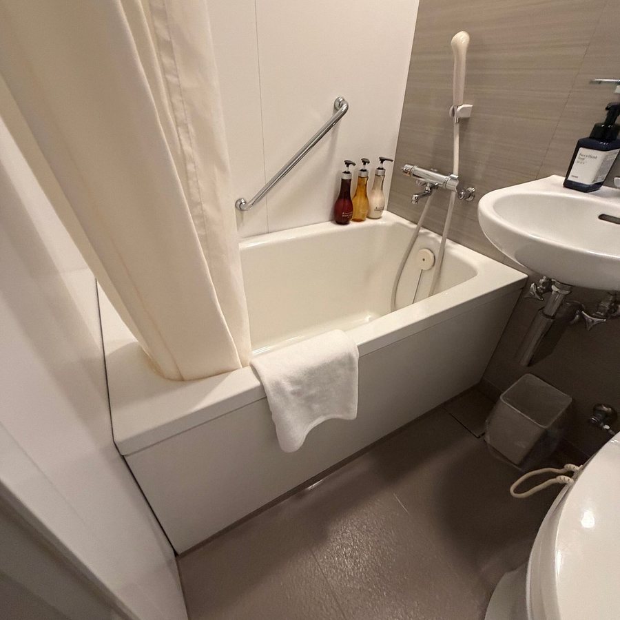 Shinagawa Tobu Hotel — Bathroom