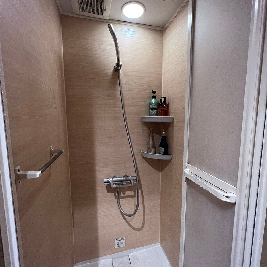 Shinjuku Kuyakushomae Capsule Hotel — Bathroom