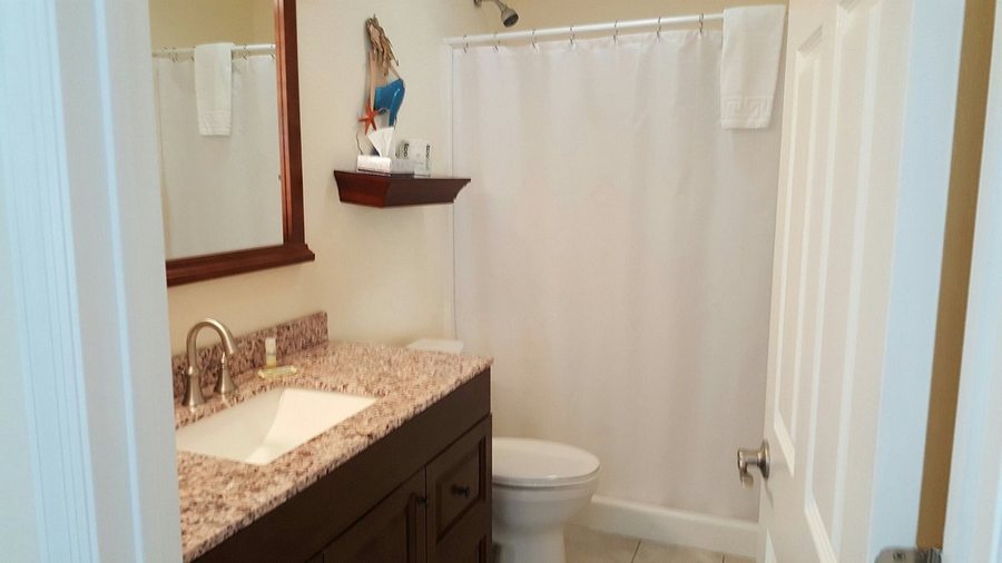 Shipwreck Motel — Bathroom