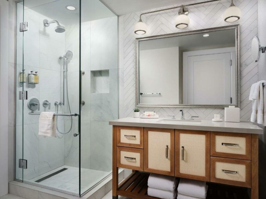 Shore House at The Del LXR Hotels Resorts — Bathroom