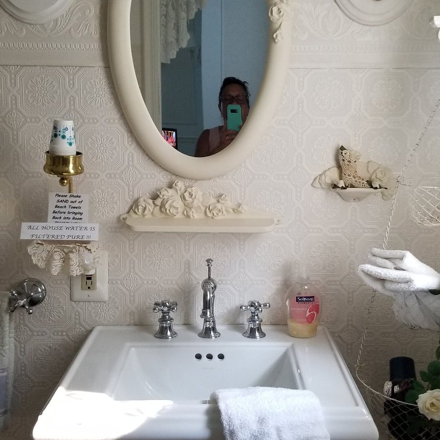 Shorecrest Bed Breakfast — Bathroom