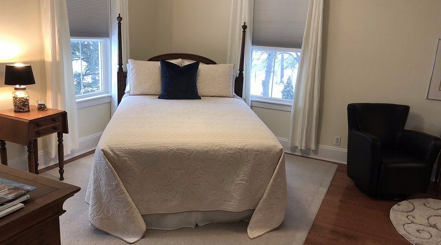 Shorecrest Bed Breakfast — Guest room