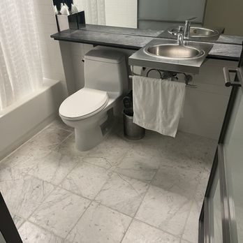 Shoreham Inn — Bathroom