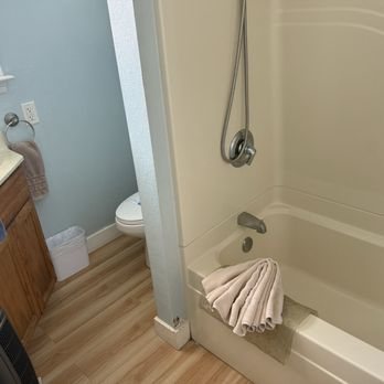 Shoreline Cottages — Bathroom