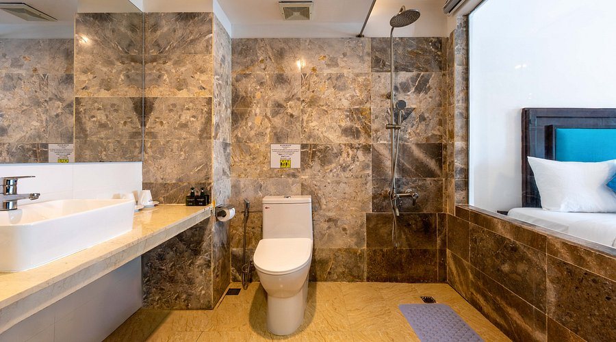 Shoreline Stay — Bathroom