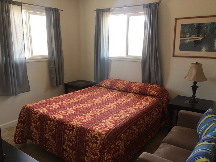 Shores Inn BeachHouses — Guest room