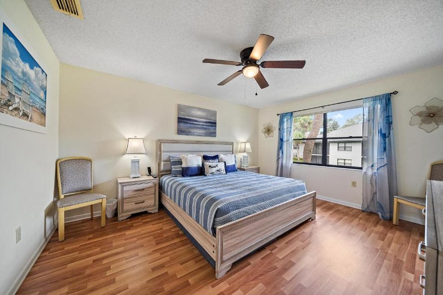 Shorewalk Vacation Villas — Guest room