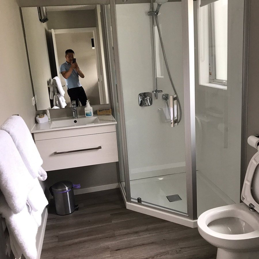 Shotover Country Cottages — Bathroom