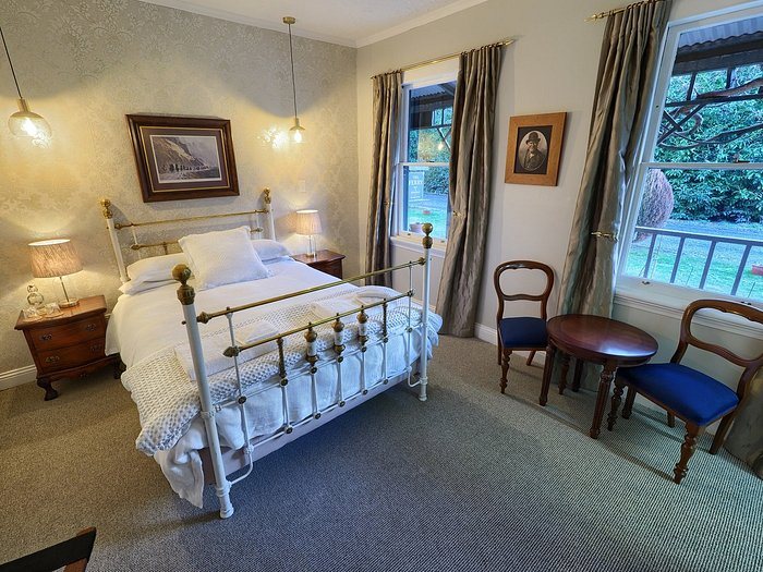 Shotover Country Cottages — Guest room