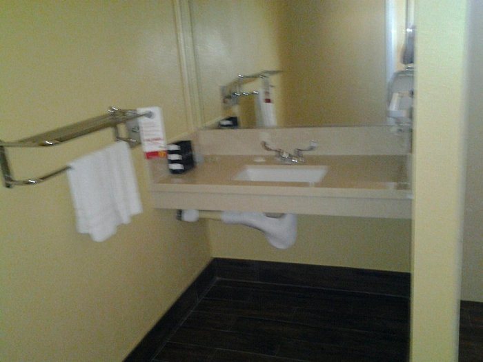 Showtime Motel Los Angeles California — Bathroom