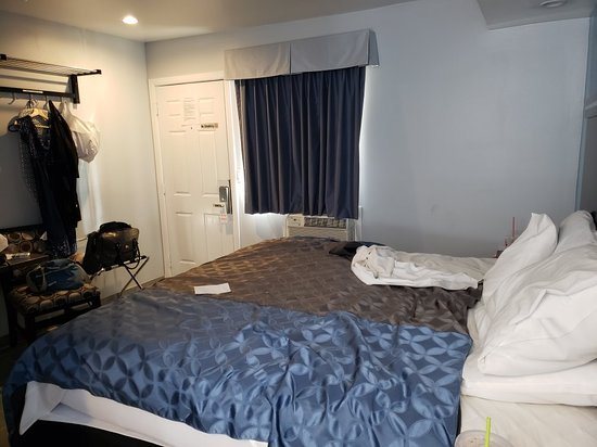 Showtime Motel Los Angeles California — Guest room