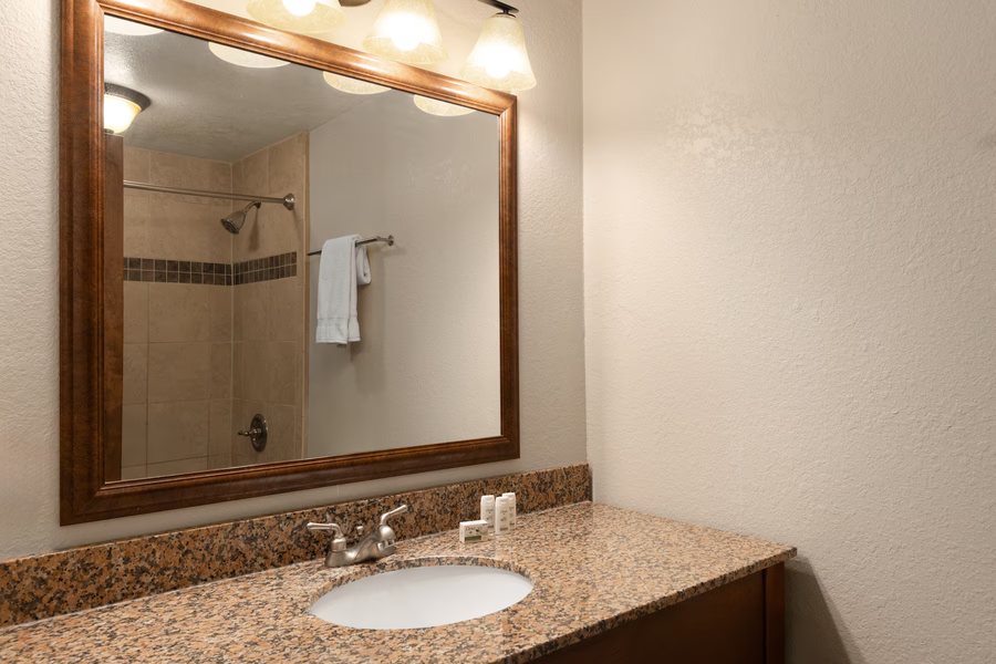 Shutters Hotel Elko — Bathroom