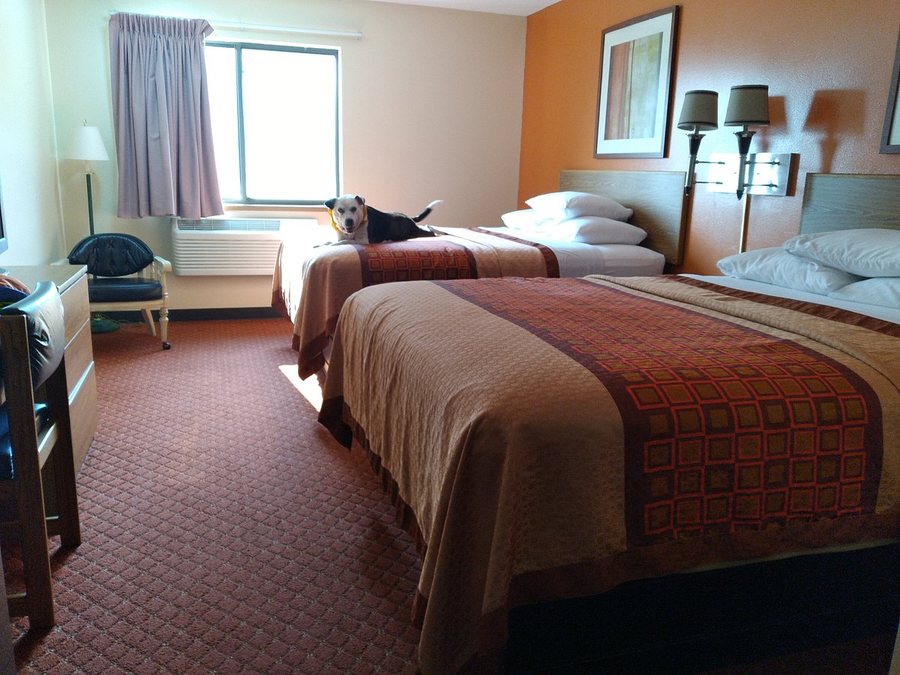 Sibley Inn Sibley Iowa — Guest room