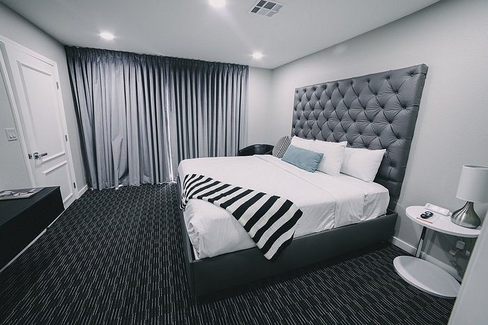 Siegel Select New Orleans — Guest room