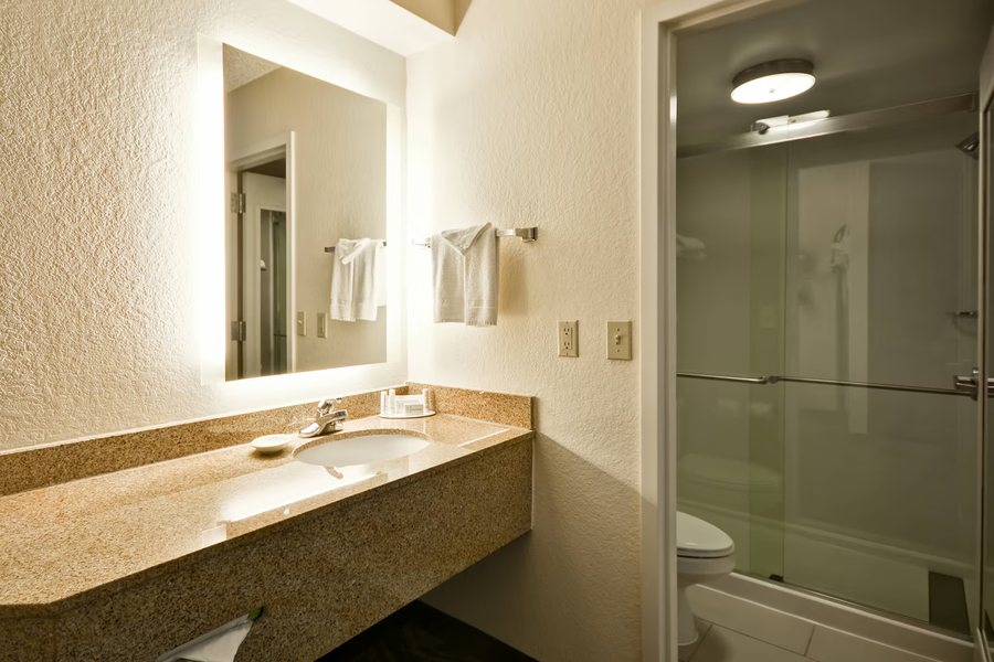 Siegel Suites San Antonio — Bathroom