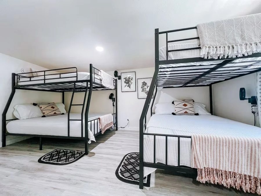 Sierra Blanca Cabins — Guest room