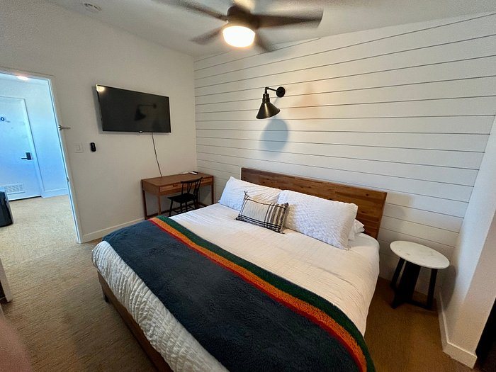 Sierra Motor Lodge A Sierra Blue Hotel — Guest room