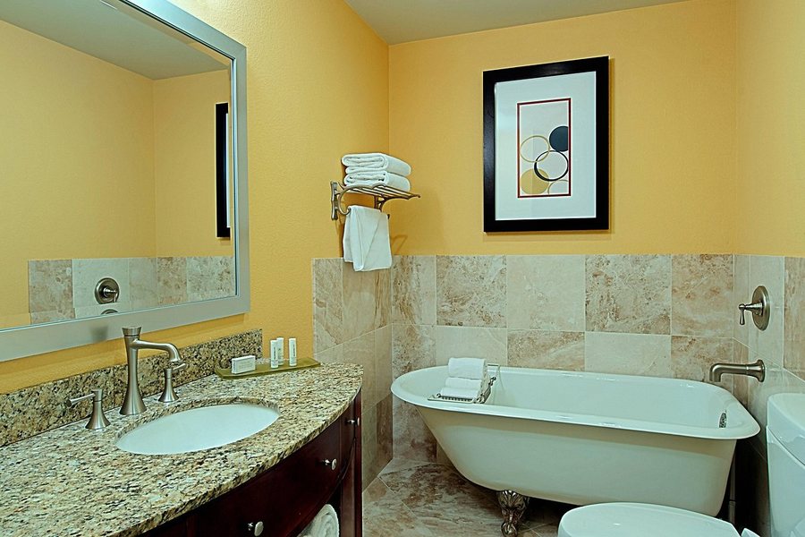 Siesta Key Beach Resort and Suites — Bathroom