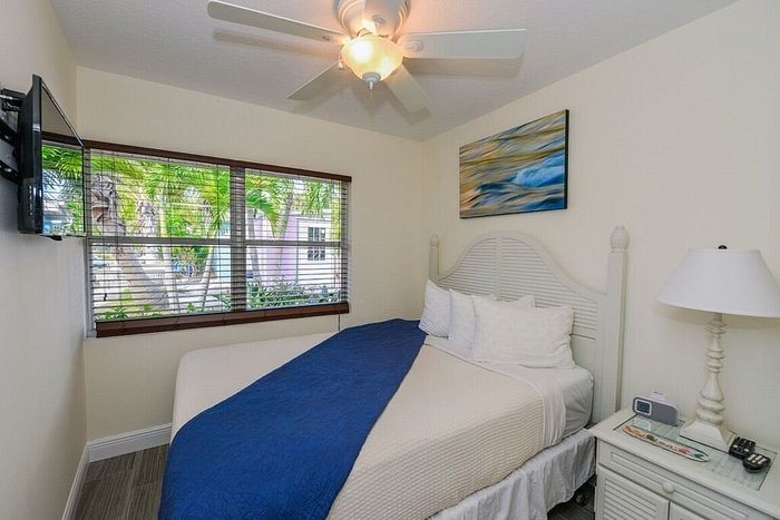 Siesta Key Beachside Villas — Guest room