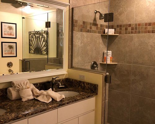 Siesta Key Inn — Bathroom