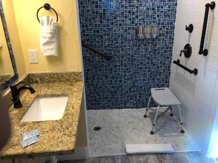 Siesta Key Palms Resort — Bathroom