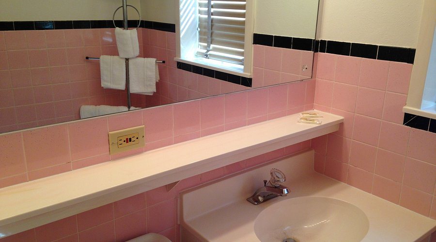 Siesta Motel — Bathroom