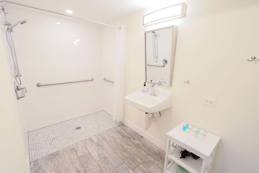 Siesta Sands Beach Resort — Bathroom