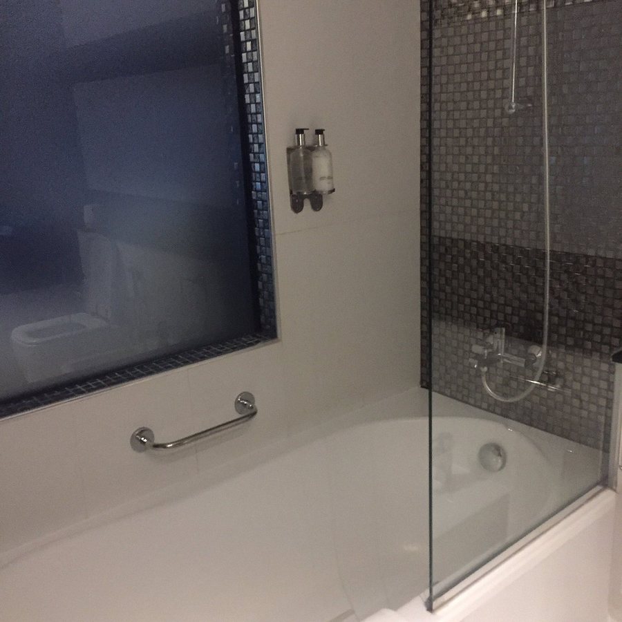 Signature 1 Hotel Barsha Heights — Bathroom