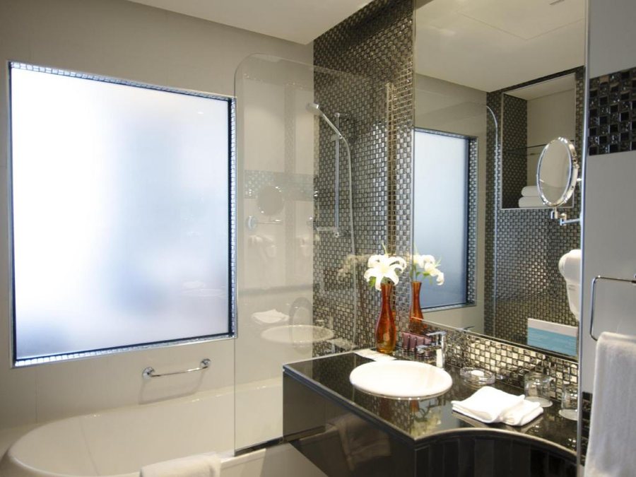 Signature Hotel Apartments Spa — Bathroom