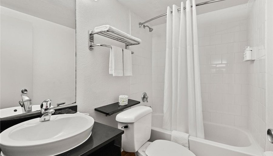 Signature Inn Miami Miami Florida — Bathroom