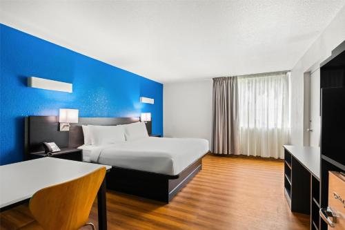 Signature Inn Miami Miami Florida — Guest room