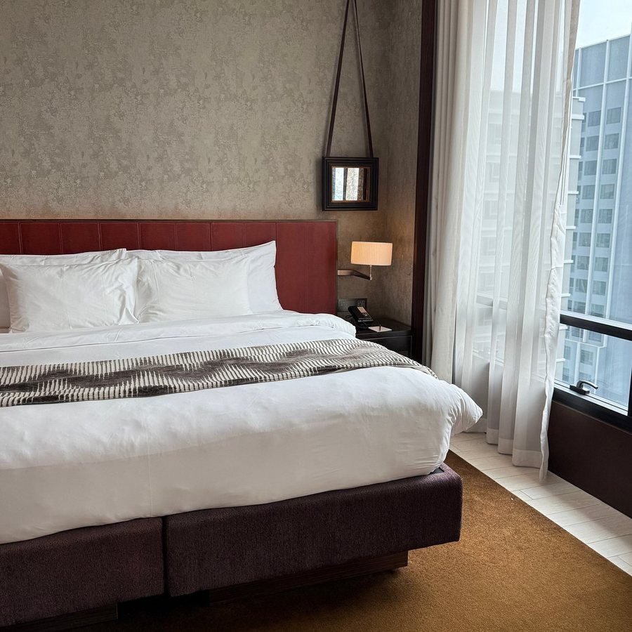 SILQ Hotel Residence — Guest room