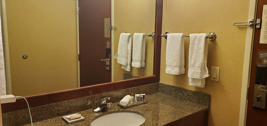 Silver Cloud Hotel Portland — Bathroom