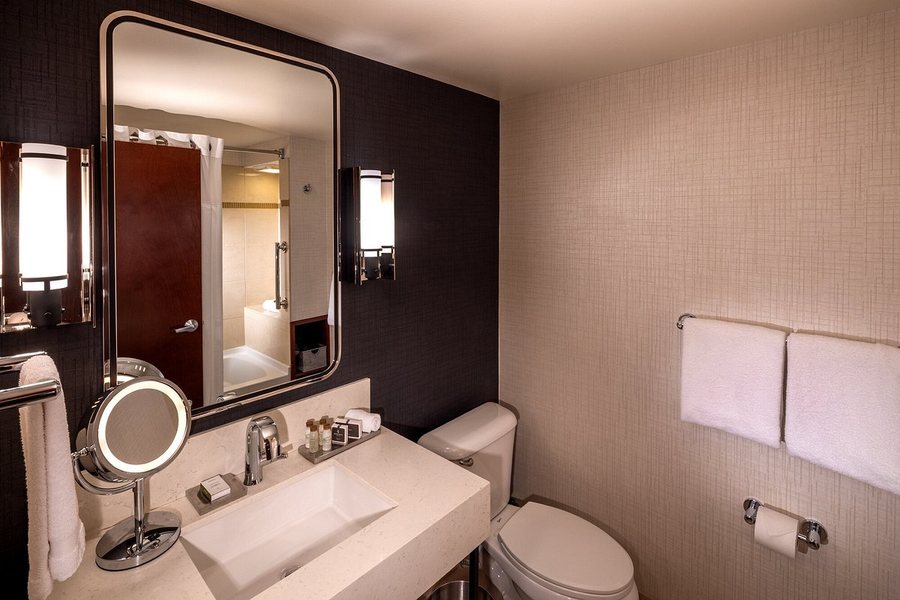 Silver Cloud Hotel Seattle Lake Union — Bathroom