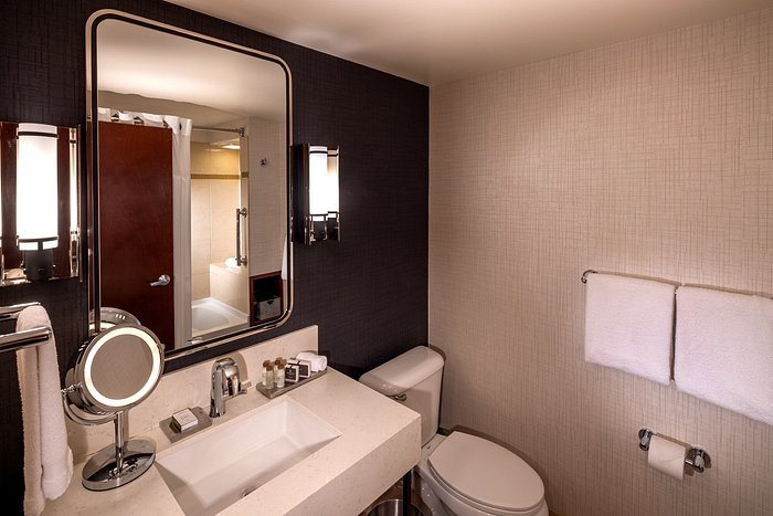 Silver Cloud Hotel Seattle Stadium — Bathroom