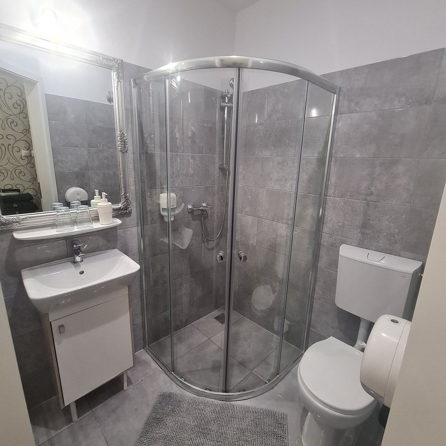 Silver Crown Hotel Residence — Bathroom